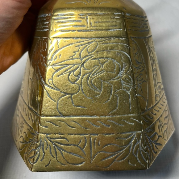Antique Brass Chinese Temple ornament, Etched in Designs, handle - Picture 8 of 8